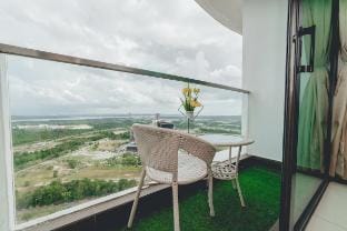 Macrolink Medini Lumine Stay 2BR 4ax Balcony Apartment in Johor