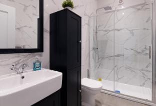 Woodside Park 3 Bedroom and 1 Bathroom Apt. A Apartment in London