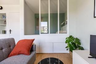 Modern and Quiet Apartment near Paris Apartment in Saint-Denis, France
