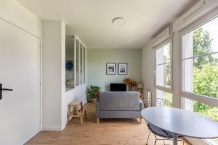 Modern and Quiet Apartment near Paris Apartment in Saint-Denis, France