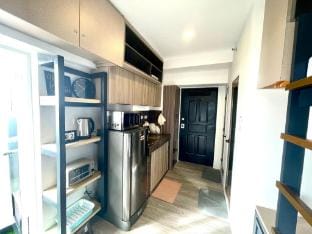 1633: 2 Balconies facing TAAL Lake+6 Beds+WIFI Apartment in Tagaytay