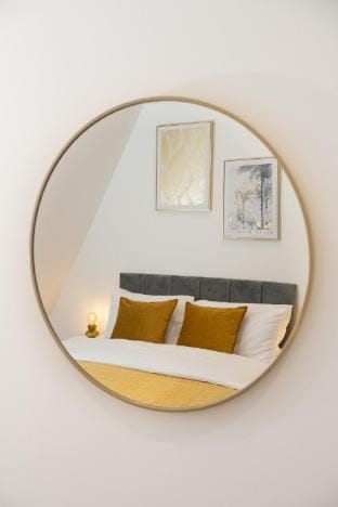 Woodside Park 3 Bedroom and 2 Bathroom Apt. B Apartment in London