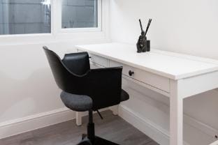Woodside Park 3 Bedroom and 2 Bathroom Apt. B Apartment in London