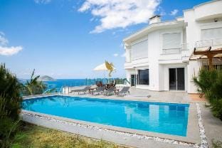 BD4123 5Bedroomed Villa with Pool and Sea View Villa in Muğla Province