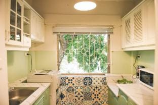 Two BR/ lots of Windows/500m to TRAIN STATION Cafe Apartment in Hanoi