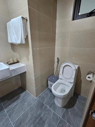 Asahi*Apartment-Green Pearl BacNinh 1brt near Huyndai% Apartment in Laos