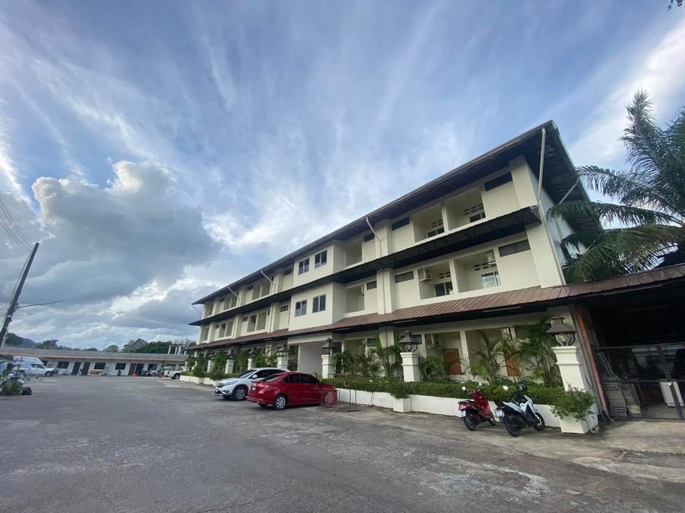 Tawan Mansion Apartment in Chalong
