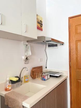 Cozy condo near Mactan Airport! - Free Wifi! Vacation rental in Lapu-Lapu City