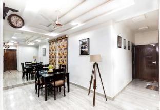 The Cozy Comfort | Near Taj | 3BR By Homeyhuts Apartment in Agra