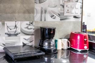 The Cozy Comfort | Near Taj | 3BR By Homeyhuts Apartment in Agra