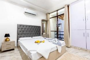 The Cozy Comfort | Near Taj | 3BR By Homeyhuts Apartment in Agra
