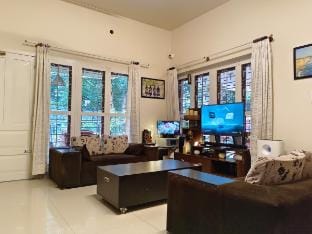 Sunlit Serenity:Haven 4Happiness Villa in Bengaluru