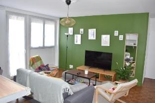 Charming & Cozy 3 Bedroom - Villeurbanne Apartment in Villeurbanne