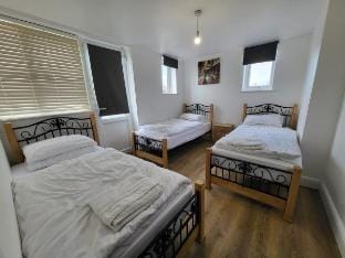 Serene 1 bedroom, 3 Single Beds Apartment in Bristol