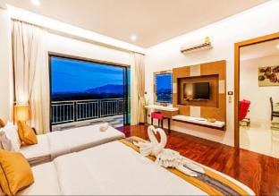Chalong Miracle Lakeview Suites Apartment in Chalong
