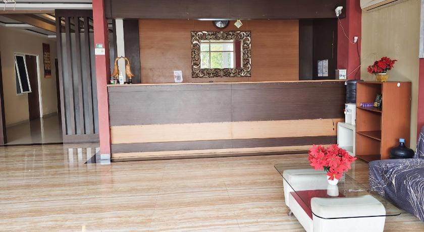 Yutaka Inn 98 Kutisari Hotel in Surabaya