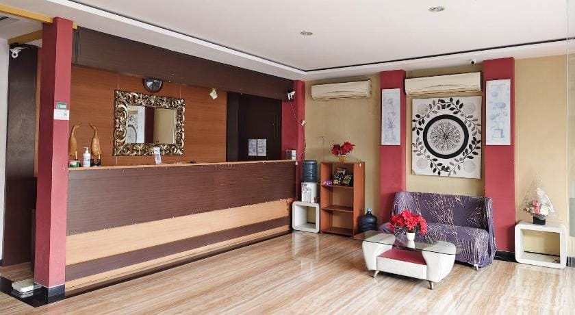 Yutaka Inn 98 Kutisari Hotel in Surabaya