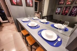Modern Style Pool View 1br in Makati w/ 100mbps Apartment in Makati