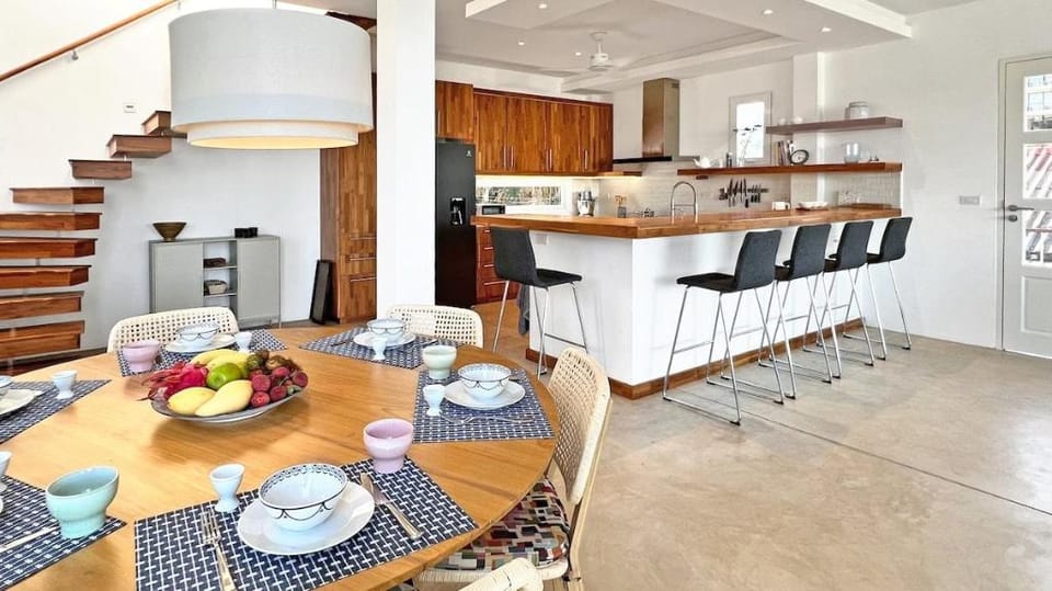 New 2-level Beachfront Seaview Home, Ao Yon Beach Apartment in Wichit