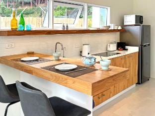 New Beachfront Home with Pool, Ao Yon Beach Phuket Apartment in Wichit