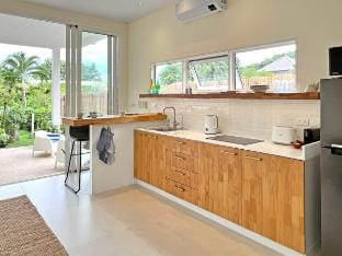 New Beachfront Home with Pool, Ao Yon Beach Phuket Apartment in Wichit