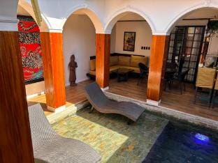 Golden Gorilla Villa with private pool & jacuzzi Vacation rental in Angeles
