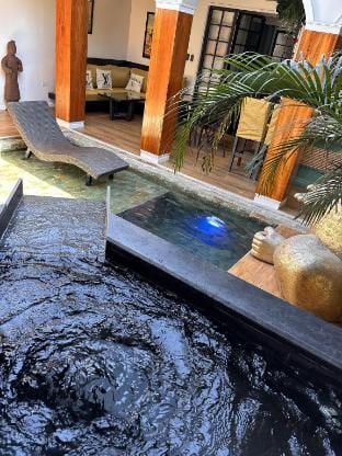 Golden Gorilla Villa with private pool & jacuzzi Vacation rental in Angeles