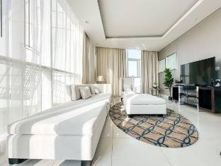 Panoramic Burj Khalifa View Luxury Penthouse 1BR Vacation rental in Dubai