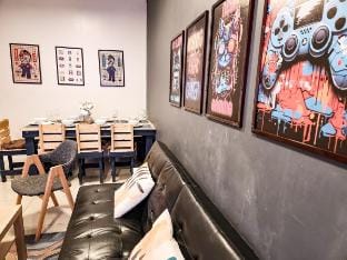 Gaming 2br in Makati w/ City View Arcade Netflix Apartment in Makati