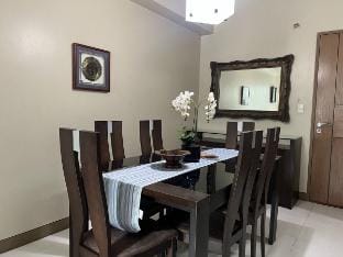 Cozy 1 BR across NAIA T3, w/ FREE WiFi and A/C Apartment in Pasay