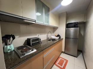 Cozy 1 BR across NAIA T3, w/ FREE WiFi and A/C Apartment in Pasay