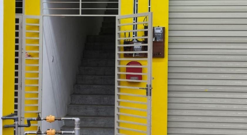 ROOM 2 U Hostel & Guest House Bed and Breakfast in Johor