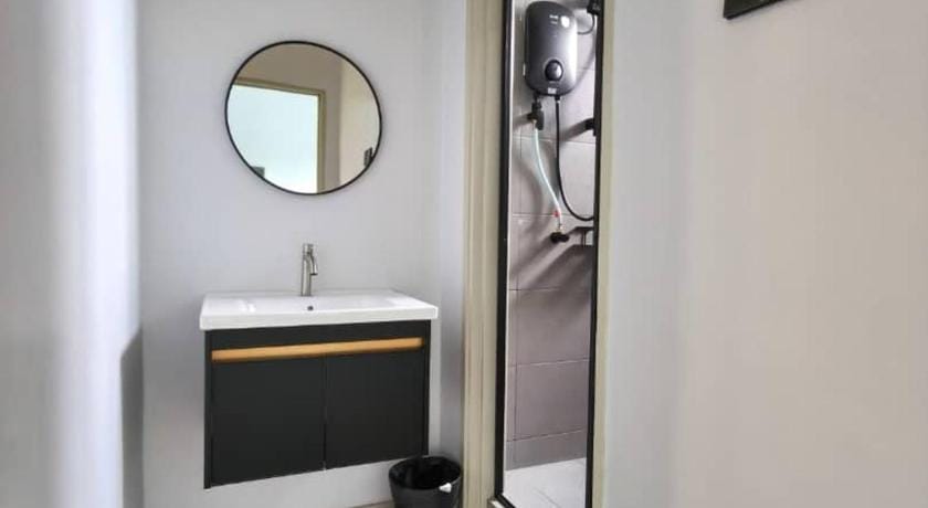 ROOM 2 U Hostel & Guest House Bed and Breakfast in Johor