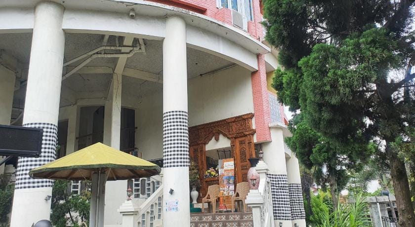 Java Retro Suites Bed and Breakfast in Bandung