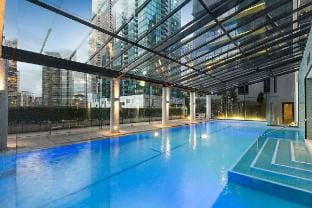 Spacious 3BR Near Crown, Sleeps 10, Free Parking Vacation rental in Southbank