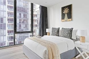 Spacious 3BR Near Crown, Sleeps 10, Free Parking Vacation rental in Southbank
