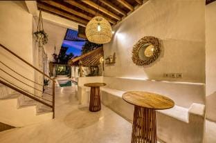 9bdr Villa for 18pax with Pool, Gym & Rooftop Villa in North Kuta