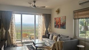 Bright 2BHK Apartment Sunset cove by Earthyrooms Apartment in Goa, India