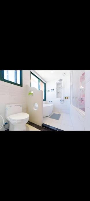 Kenting Ocean King Room恆春鎮海景雙人房帶陽台，私人衛浴浴缸，步行沙灘三分鐘b Vacation rental in Hengchun Township