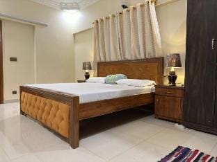 Sky Park BnB Vacation rental in Karachi