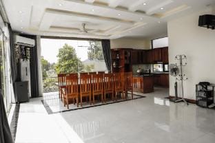 TẢN ĐÀ LAKESIDE BA VÌ 4 PHÒNG NGỦ  Villa in Laos