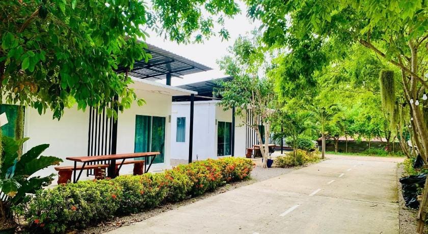 สวนลุงรินโฮมสเตย์ Suan Lung Rin Home Stay Bed and Breakfast in Thailand