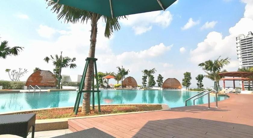 Almas Suites, Puteri Habour Netflix, Free Snack Apartment in Johor