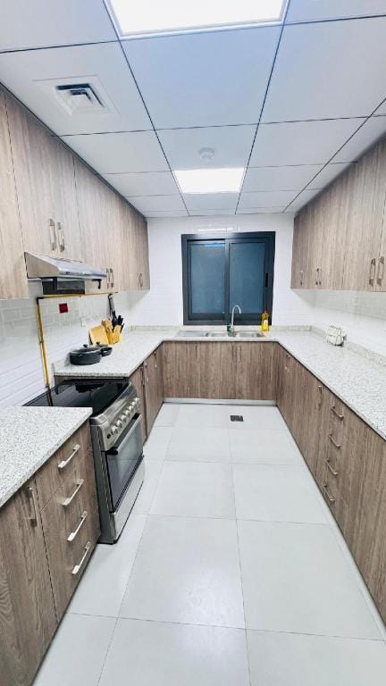 NYE Escape 3BR | Near to Metro & Free Parking Apartment in Dubai