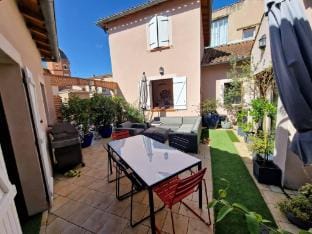 Hypercenter - master suite and large terrace Apartment in Albi