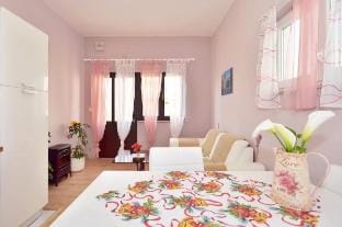 Apartment La-Le-100m from new beach Apartment in Podstrana