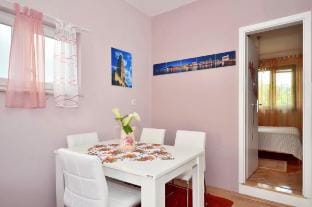 Apartment La-Le-100m from new beach Apartment in Podstrana