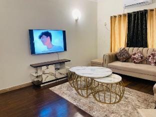 F10 Stylish  Luxury apartment Daily weekly monthly Apartment in Islamabad