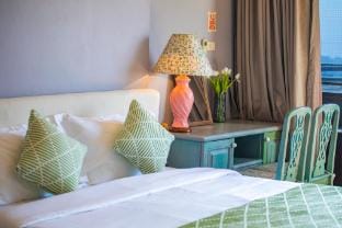 Cozy Stylish 2 Rooms 4 peoples  Maya-Nimman Rd-CMU Apartment in Chiang Mai