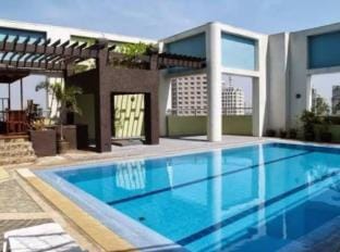 Romantic Suite across Greenbelt Mall Apartment in Pasay